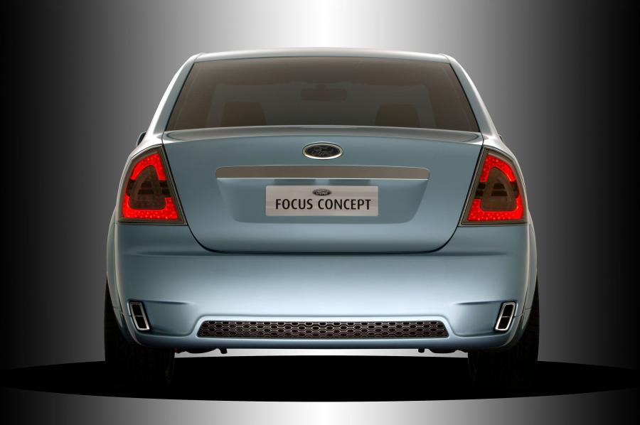  Ford Focus Concept 2004 года  (фото 4 из 14)